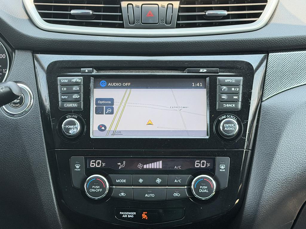 Thumbnail: 2015 Nissan Rogue - 10