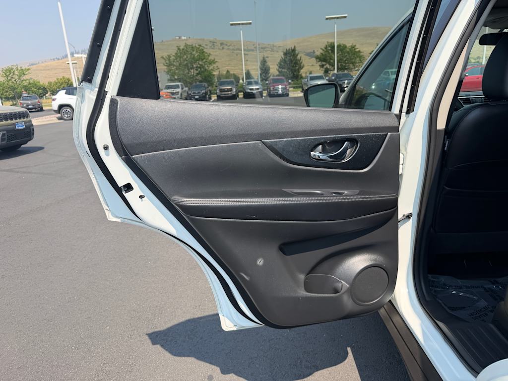 Thumbnail: 2015 Nissan Rogue - 26