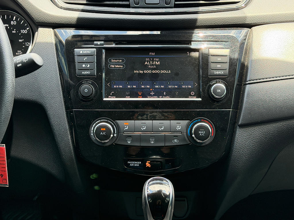 Thumbnail: 2020 Nissan Rogue - 10