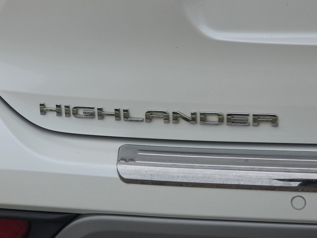 Thumbnail: 2021 Toyota Highlander - 7
