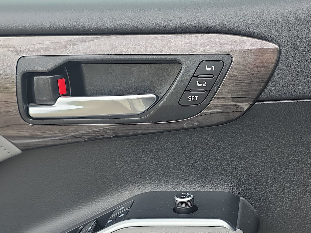 Thumbnail: 2021 Toyota Highlander - 25