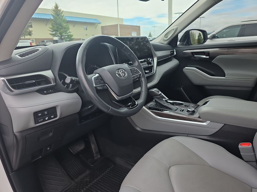 Thumbnail: 2021 Toyota Highlander - 2