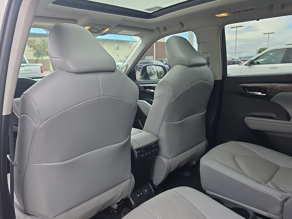 Thumbnail: 2021 Toyota Highlander - 13