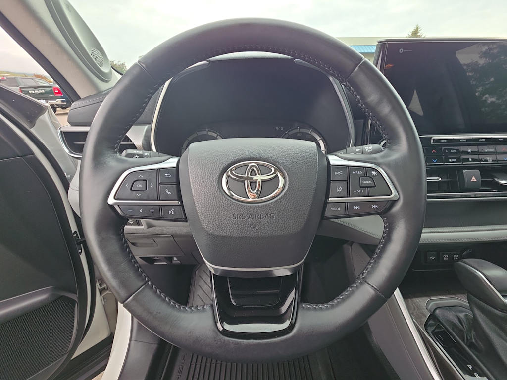 Thumbnail: 2021 Toyota Highlander - 14