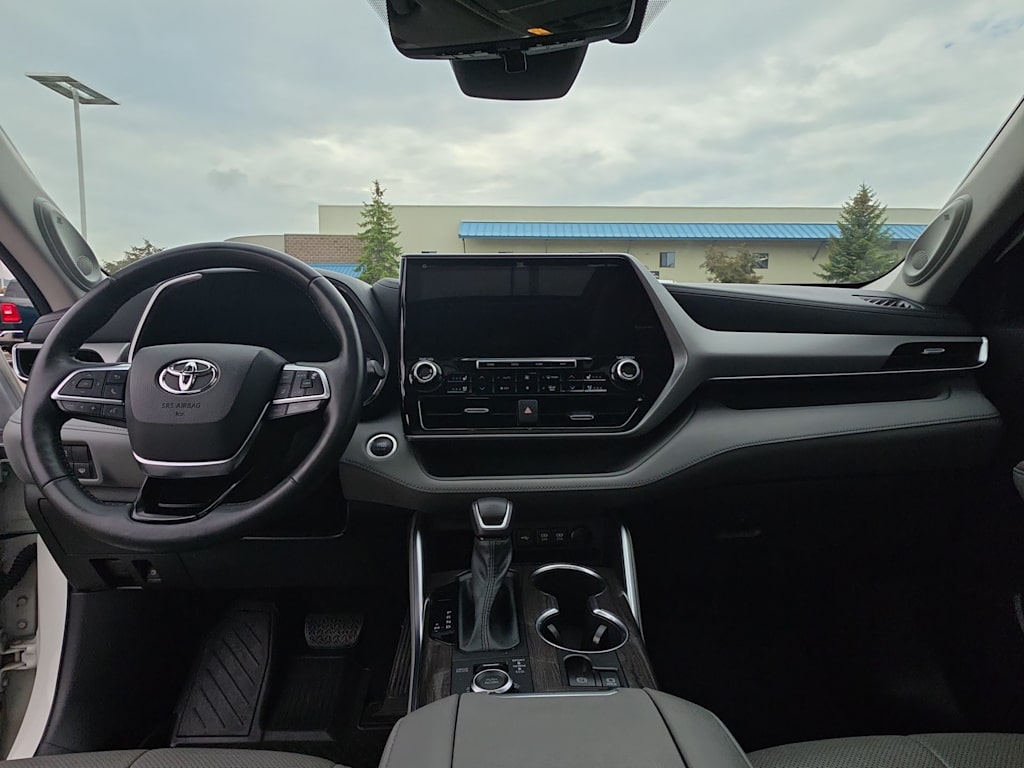 Thumbnail: 2021 Toyota Highlander - 10