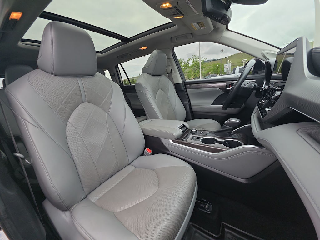 Thumbnail: 2021 Toyota Highlander - 12