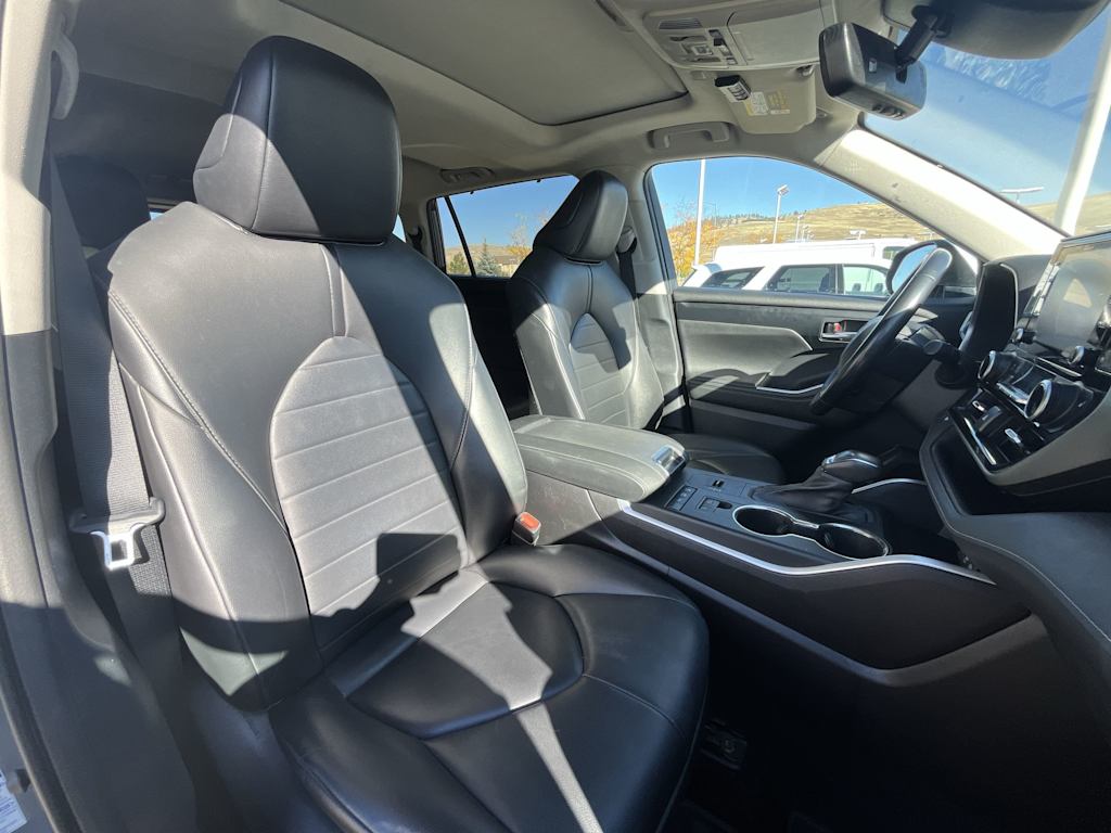 Thumbnail: 2021 Toyota Highlander - 21