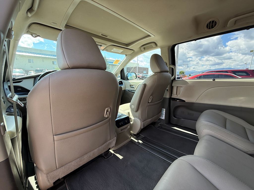 Thumbnail: 2020 Toyota Sienna - 27