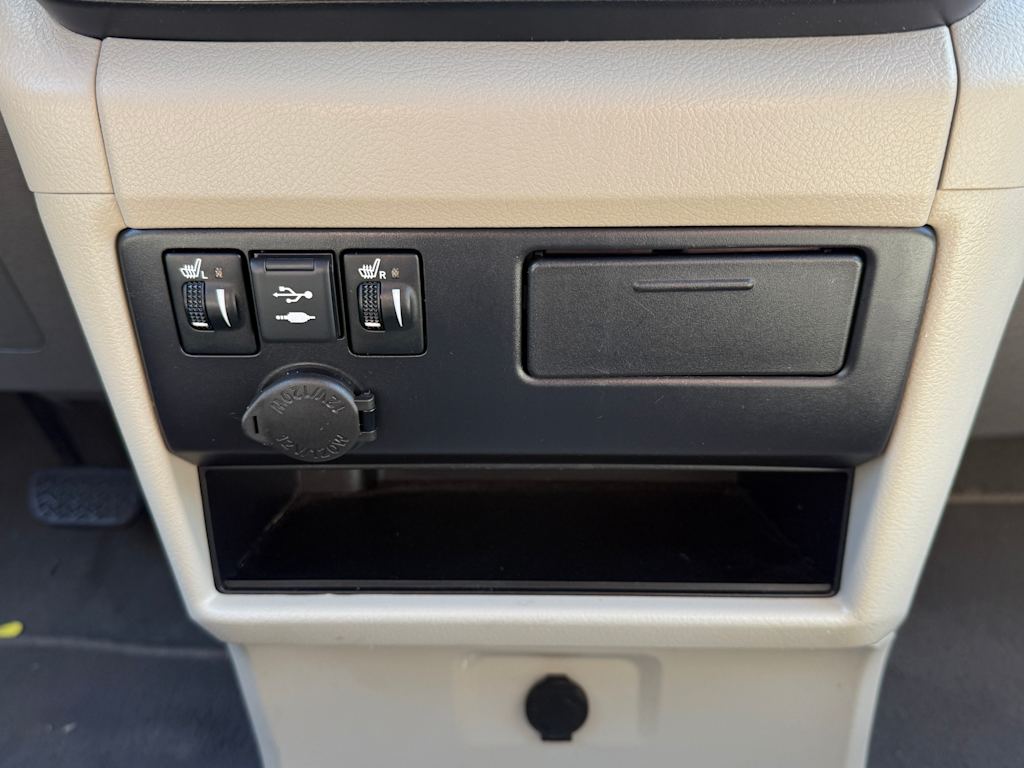 Thumbnail: 2020 Toyota Sienna - 20