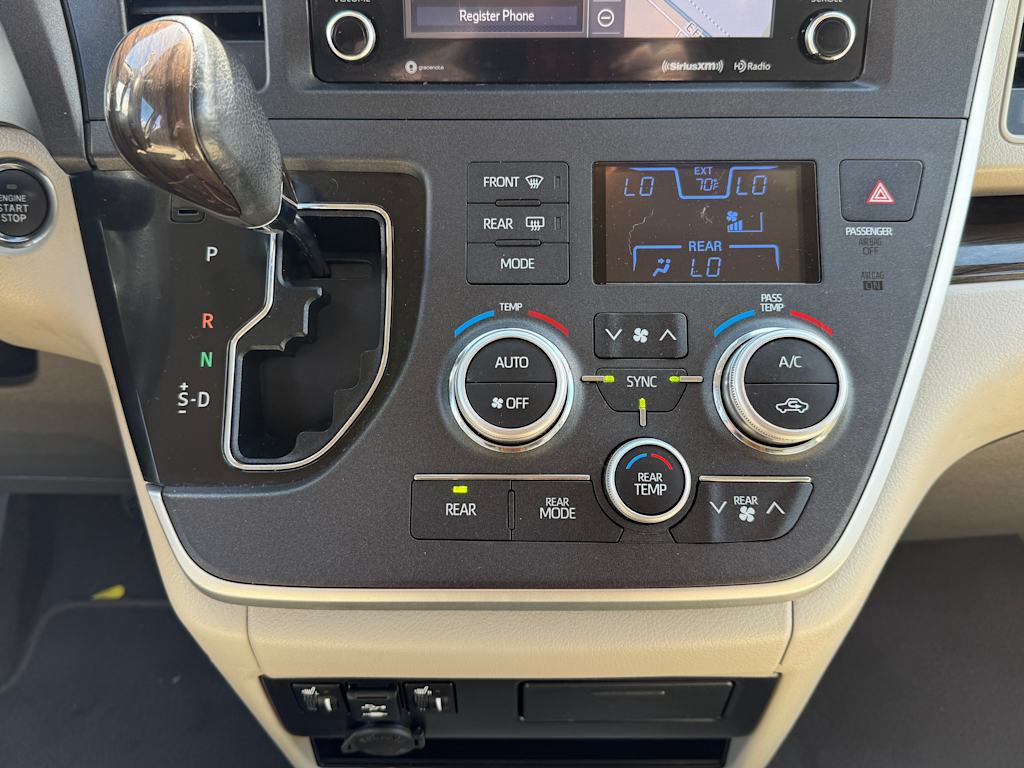 Thumbnail: 2020 Toyota Sienna - 19