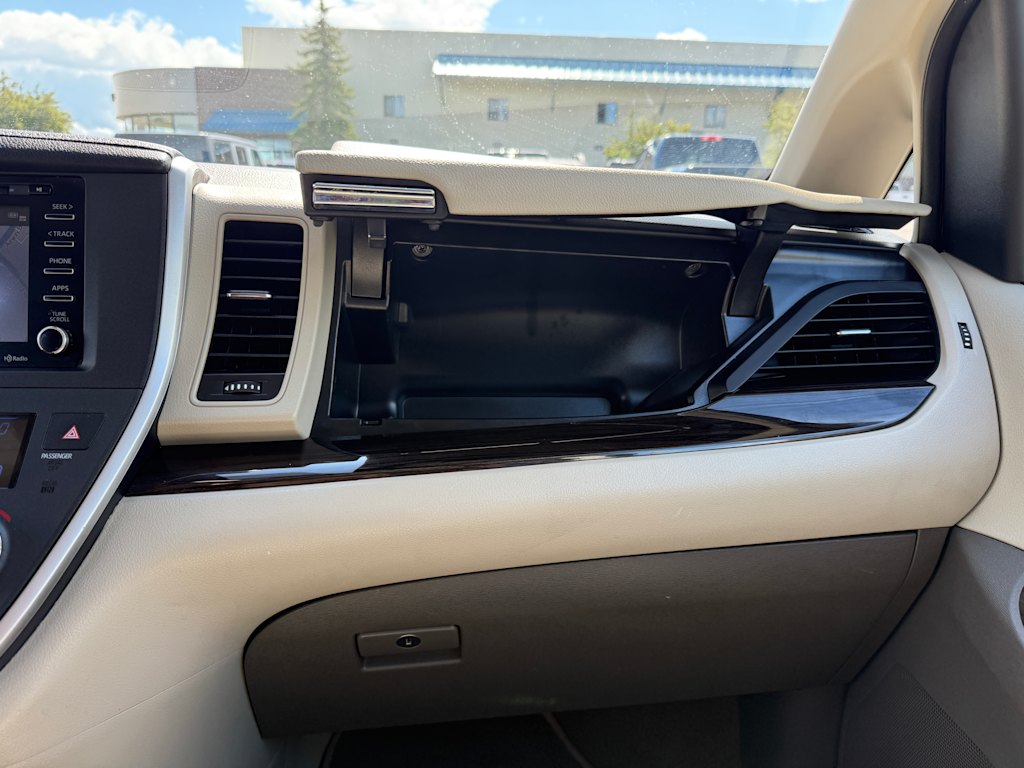 Thumbnail: 2020 Toyota Sienna - 24