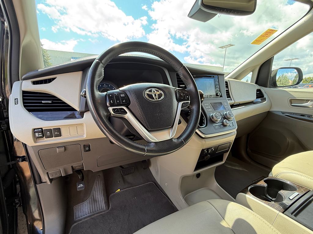 Thumbnail: 2020 Toyota Sienna - 2