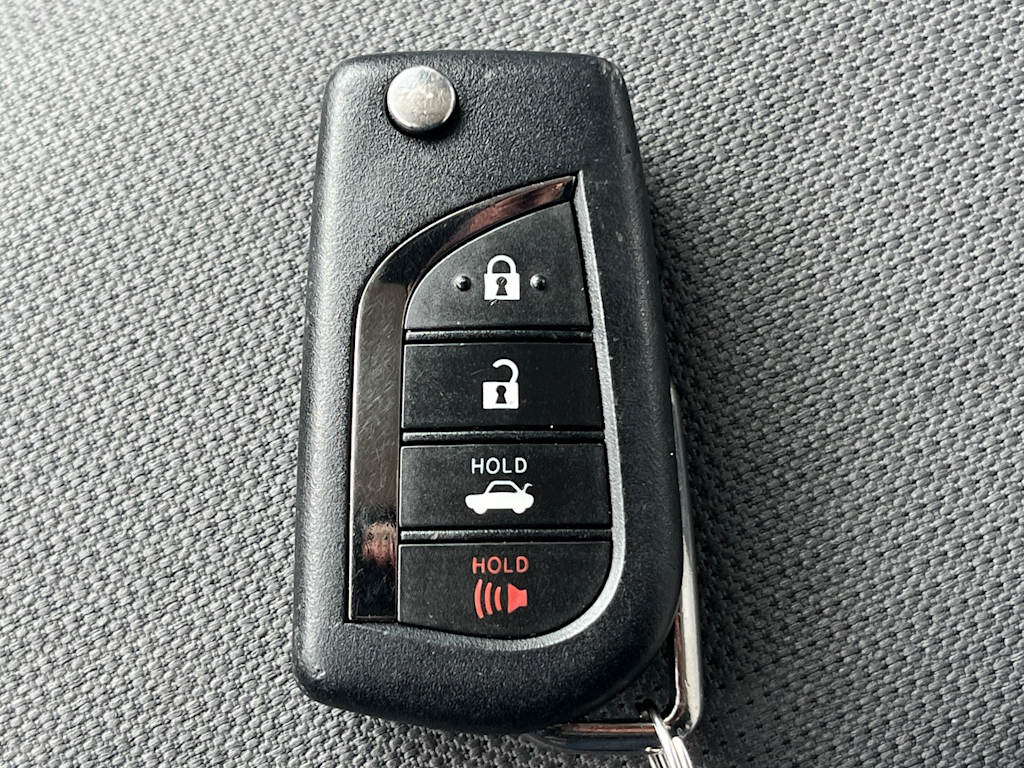 2020 Toyota Corolla LE 18
