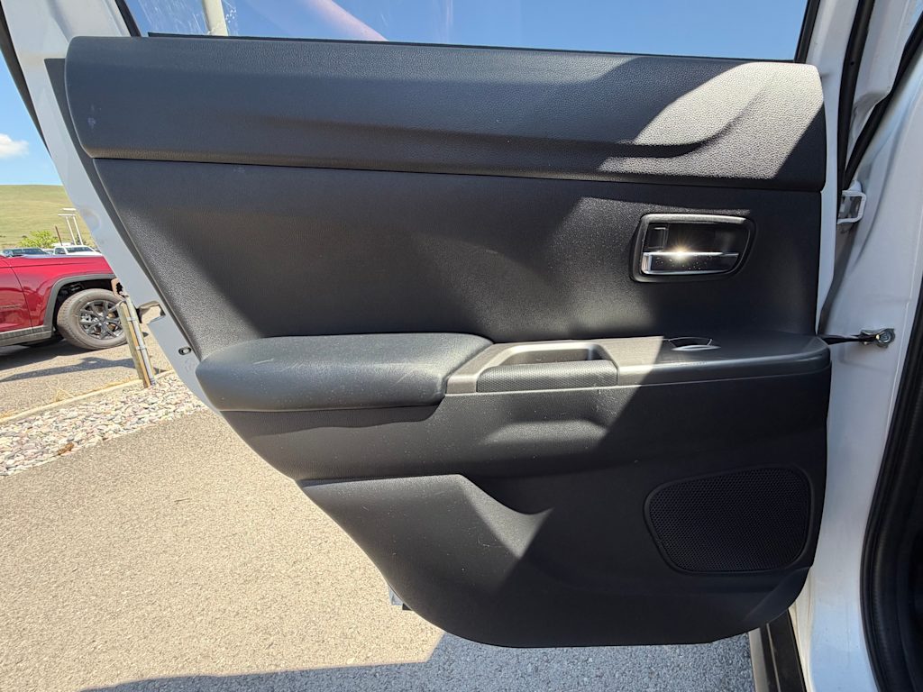 Thumbnail: 2018 Mitsubishi Outlander Sport - 23