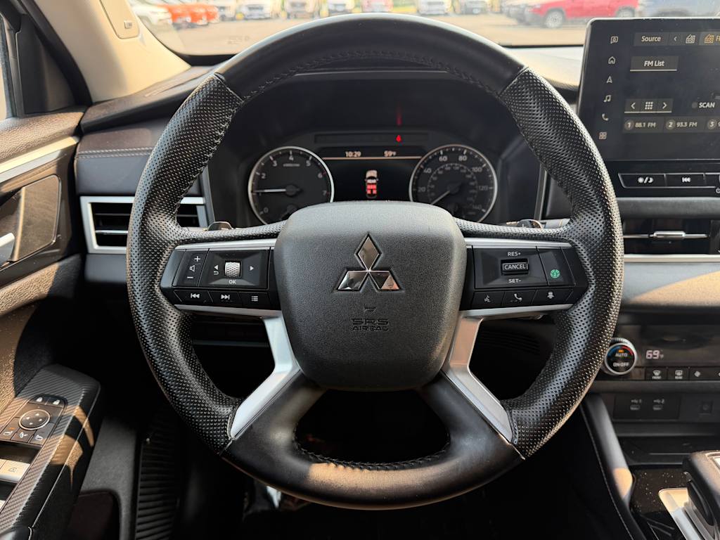 Thumbnail: 2025 Mitsubishi Outlander - 7