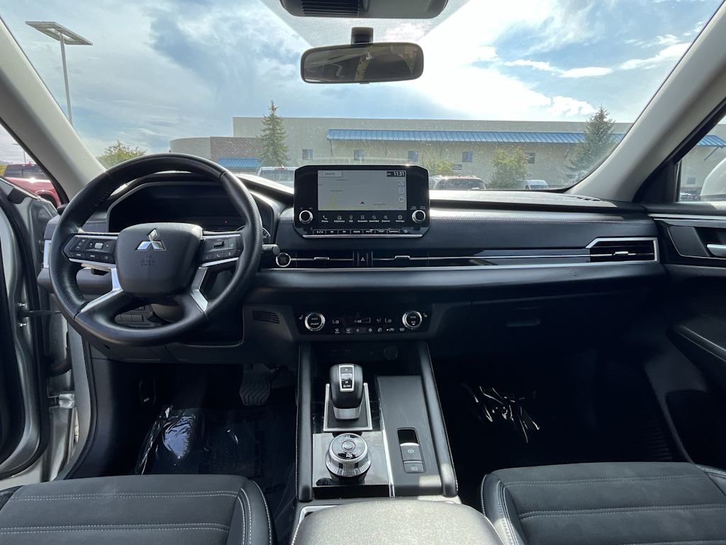 Thumbnail: 2024 Mitsubishi Outlander - 10