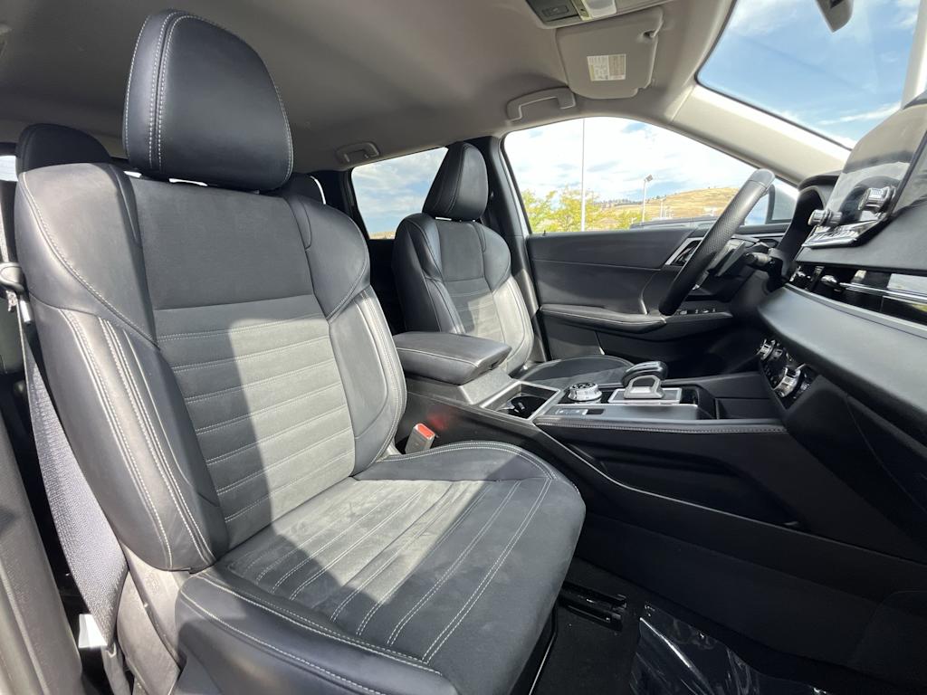 Thumbnail: 2024 Mitsubishi Outlander - 12