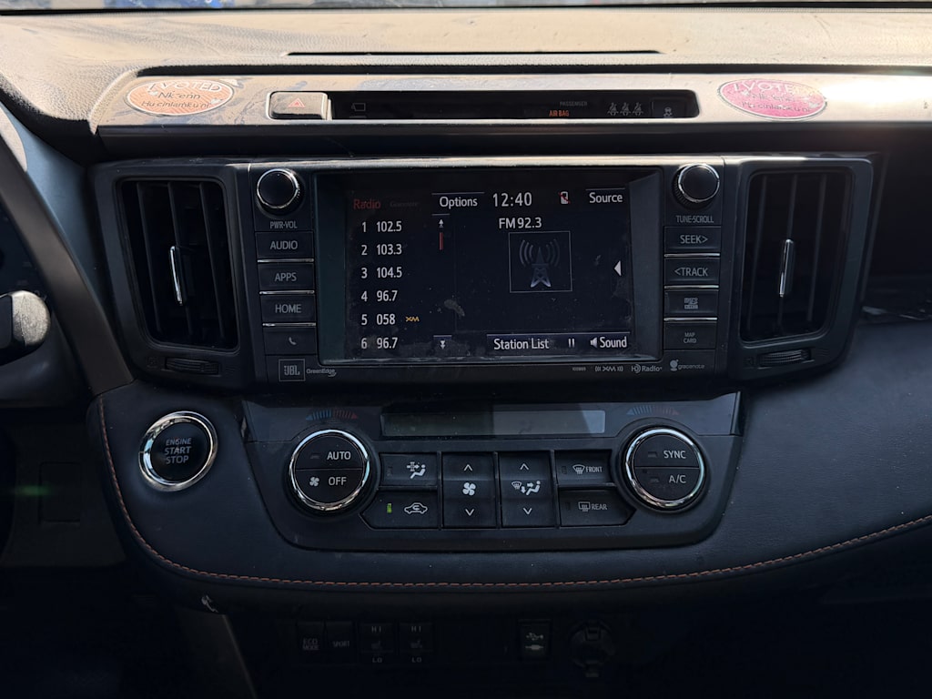 Thumbnail: 2018 Toyota RAV4 - 11