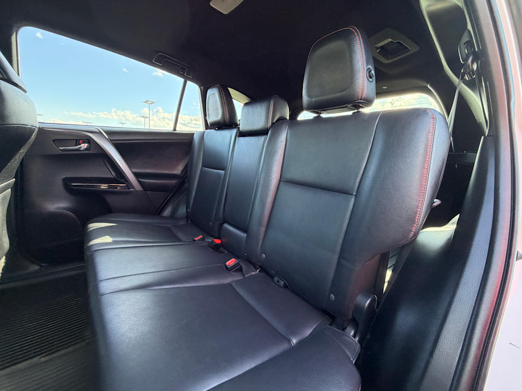 Thumbnail: 2018 Toyota RAV4 - 25