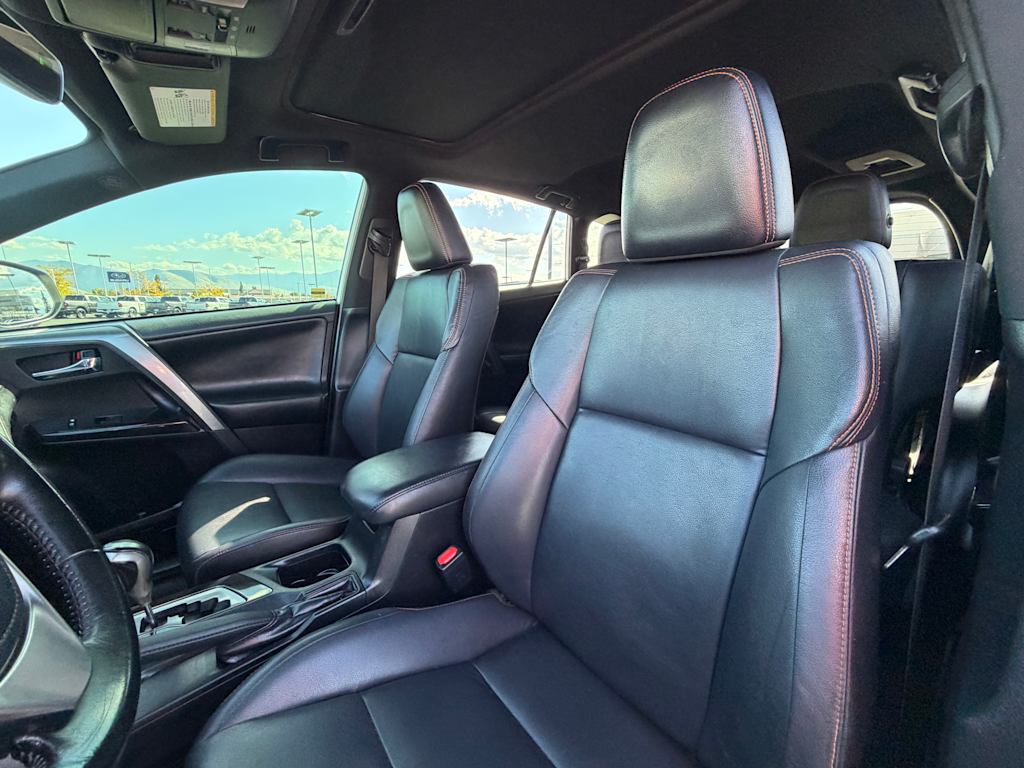 Thumbnail: 2018 Toyota RAV4 - 8