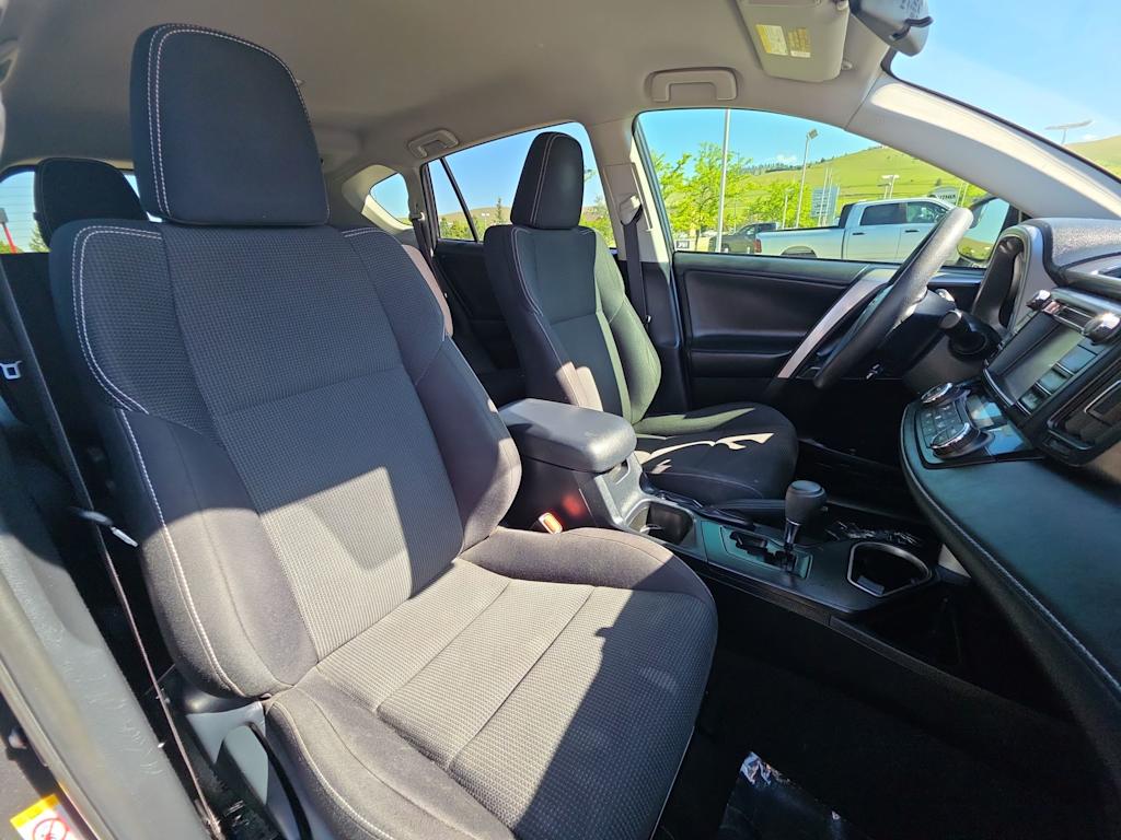 Thumbnail: 2018 Toyota RAV4 - 21
