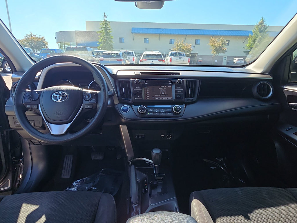 Thumbnail: 2018 Toyota RAV4 - 10
