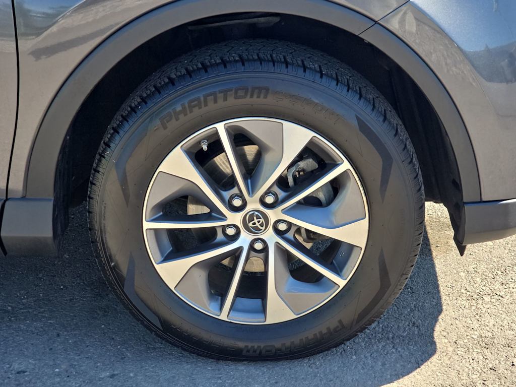 Thumbnail: 2018 Toyota RAV4 - 8