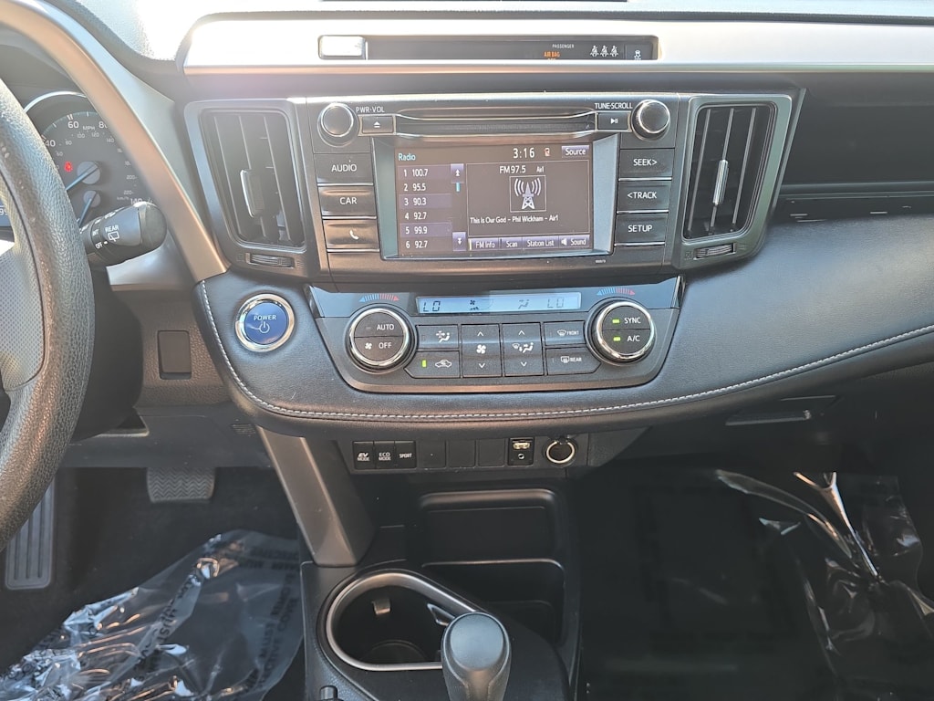 Thumbnail: 2018 Toyota RAV4 - 15