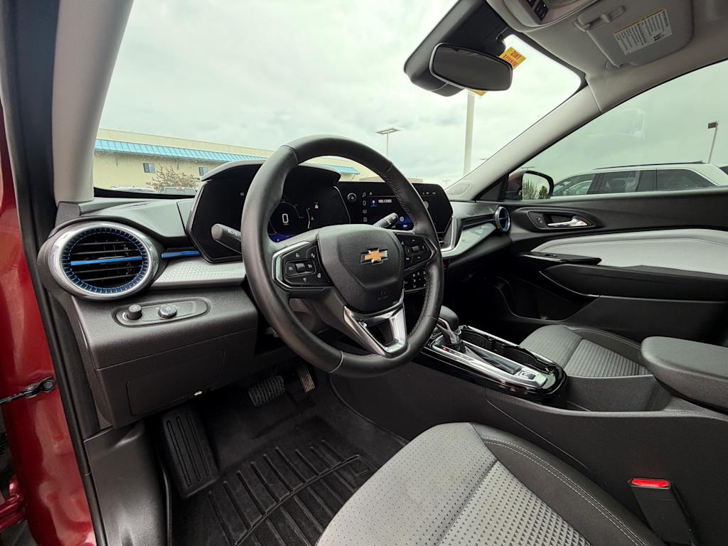 Thumbnail: 2024 Chevrolet Trax - 2