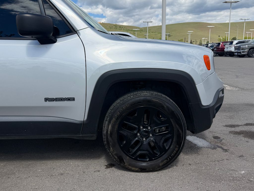 Thumbnail: 2018 Jeep Renegade - 7