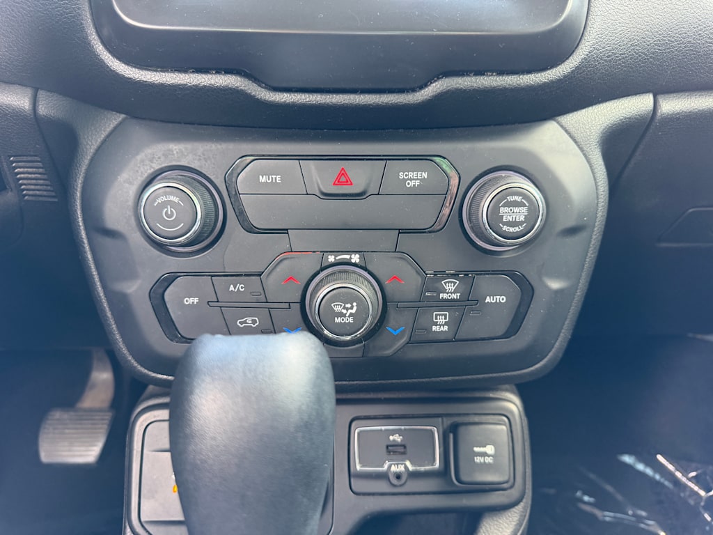 Thumbnail: 2018 Jeep Renegade - 22
