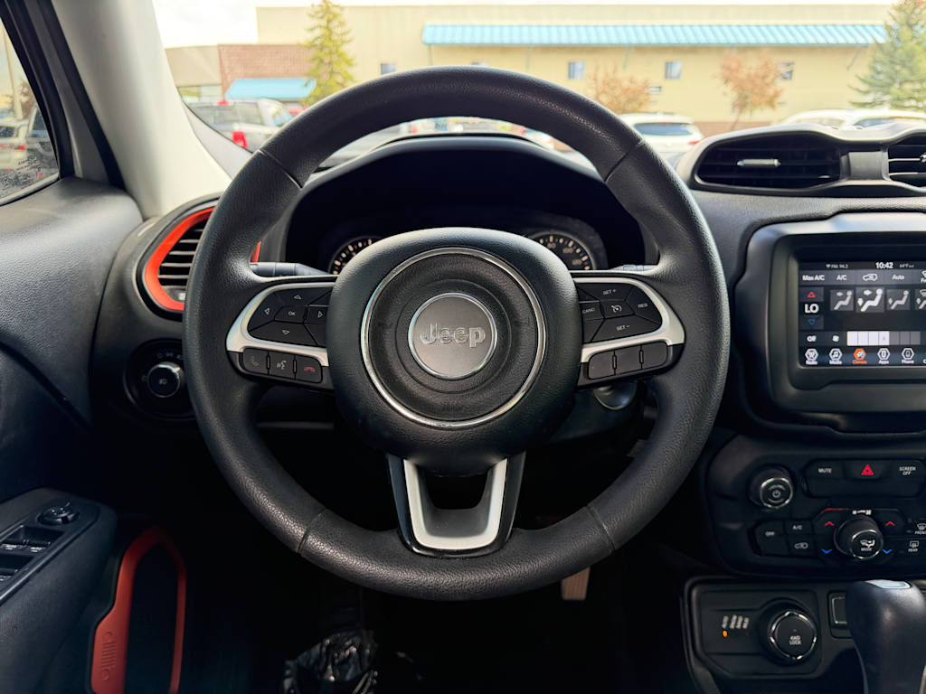 Thumbnail: 2018 Jeep Renegade - 8