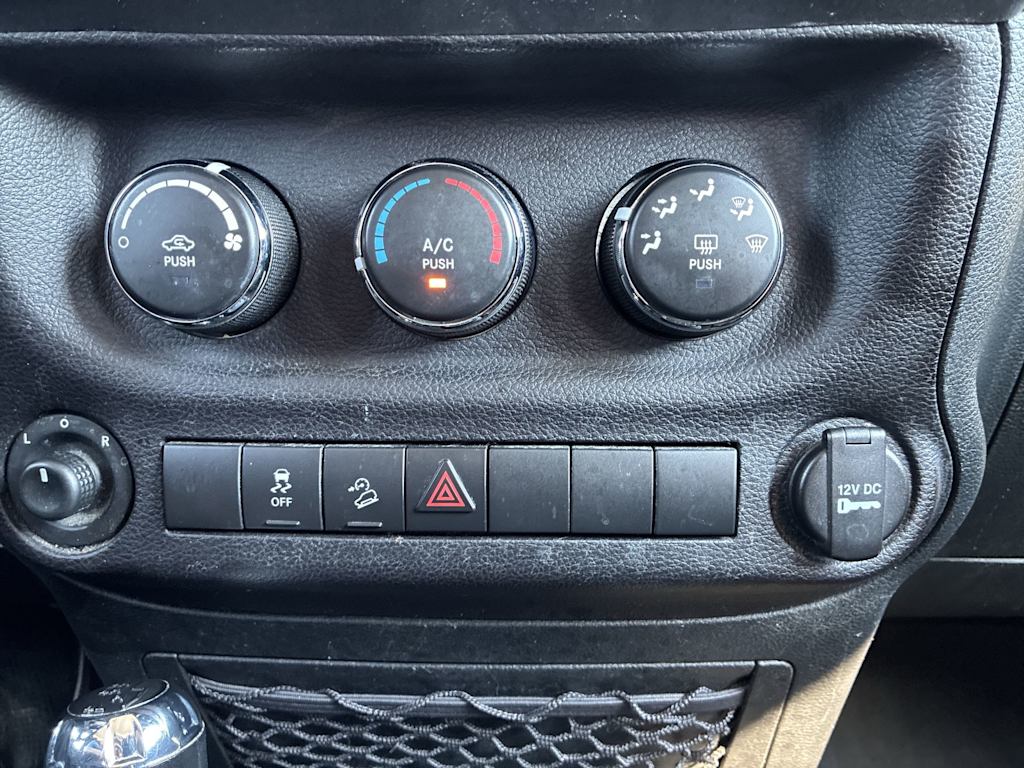 Thumbnail: 2018 Jeep Wrangler - 22