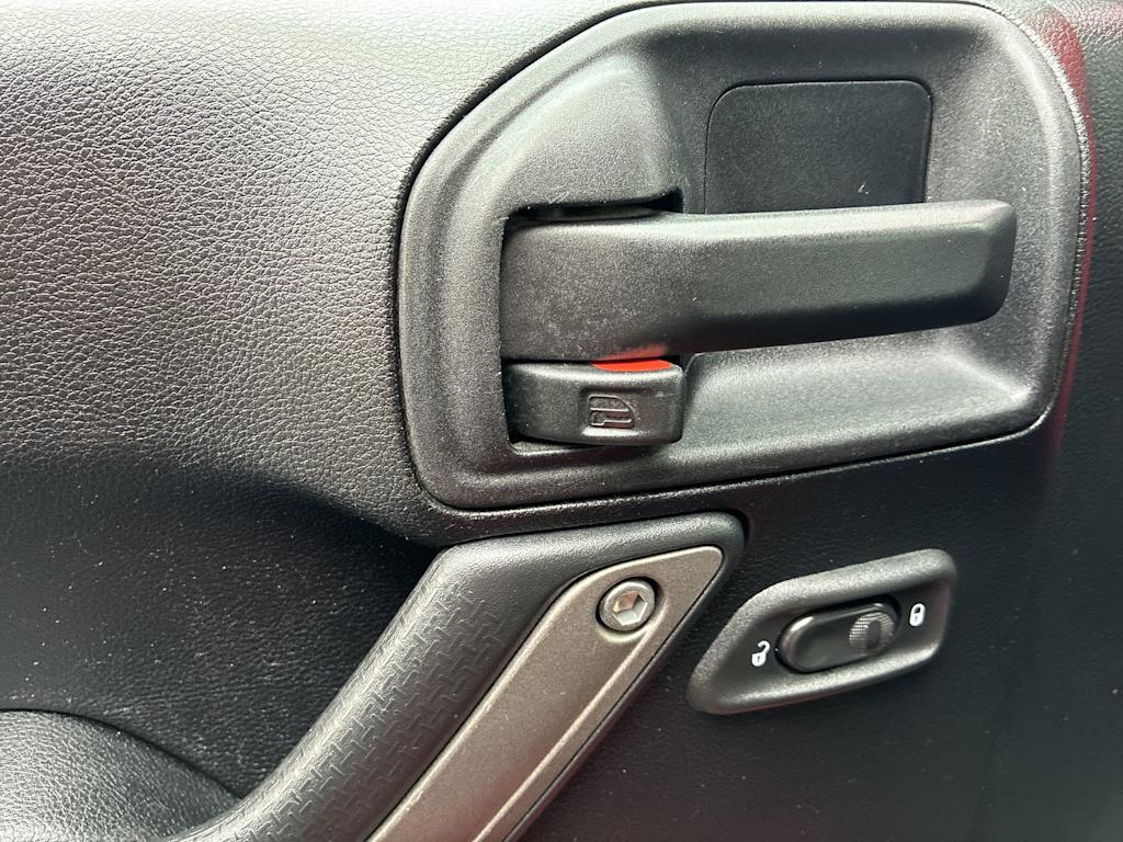 Thumbnail: 2012 Jeep Wrangler - 19