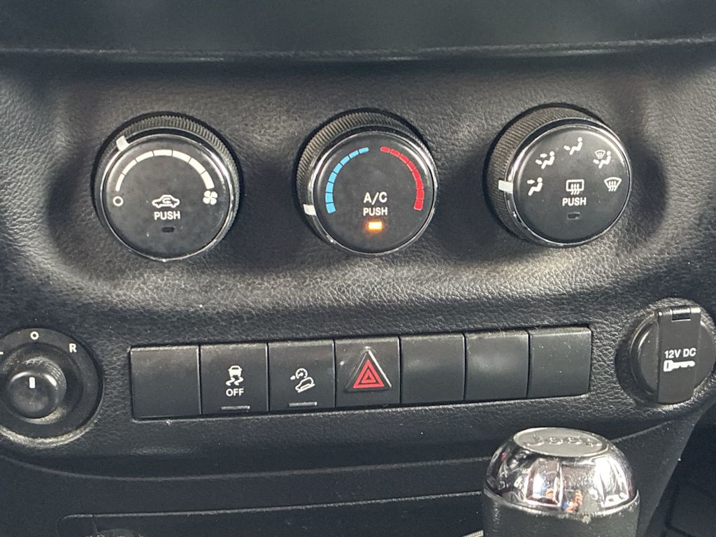 Thumbnail: 2012 Jeep Wrangler - 21