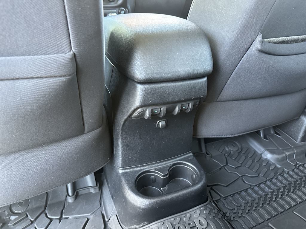 Thumbnail: 2014 Jeep Wrangler - 22