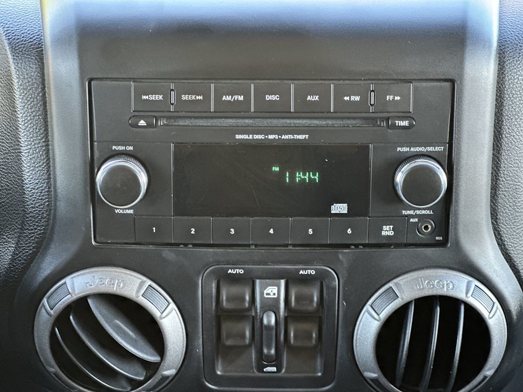 Thumbnail: 2014 Jeep Wrangler - 18