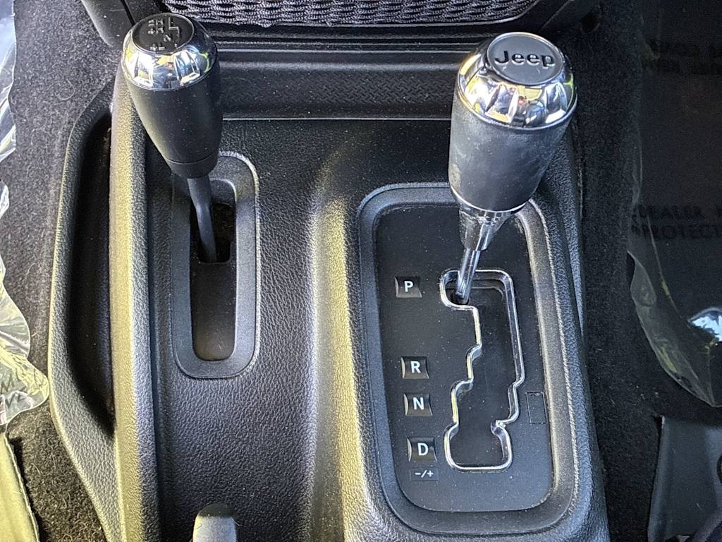 Thumbnail: 2016 Jeep Wrangler - 11