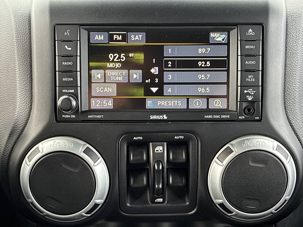 Thumbnail: 2015 Jeep Wrangler - 9