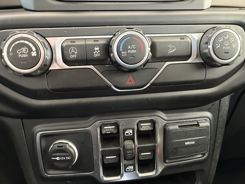 Thumbnail: 2019 Jeep Wrangler - 22