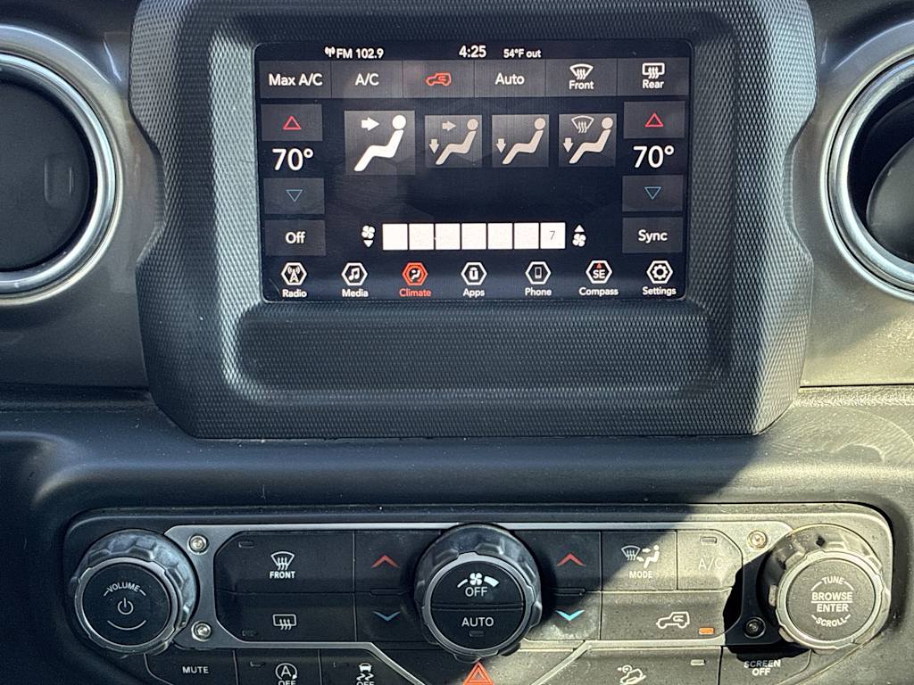 Thumbnail: 2019 Jeep Wrangler - 23