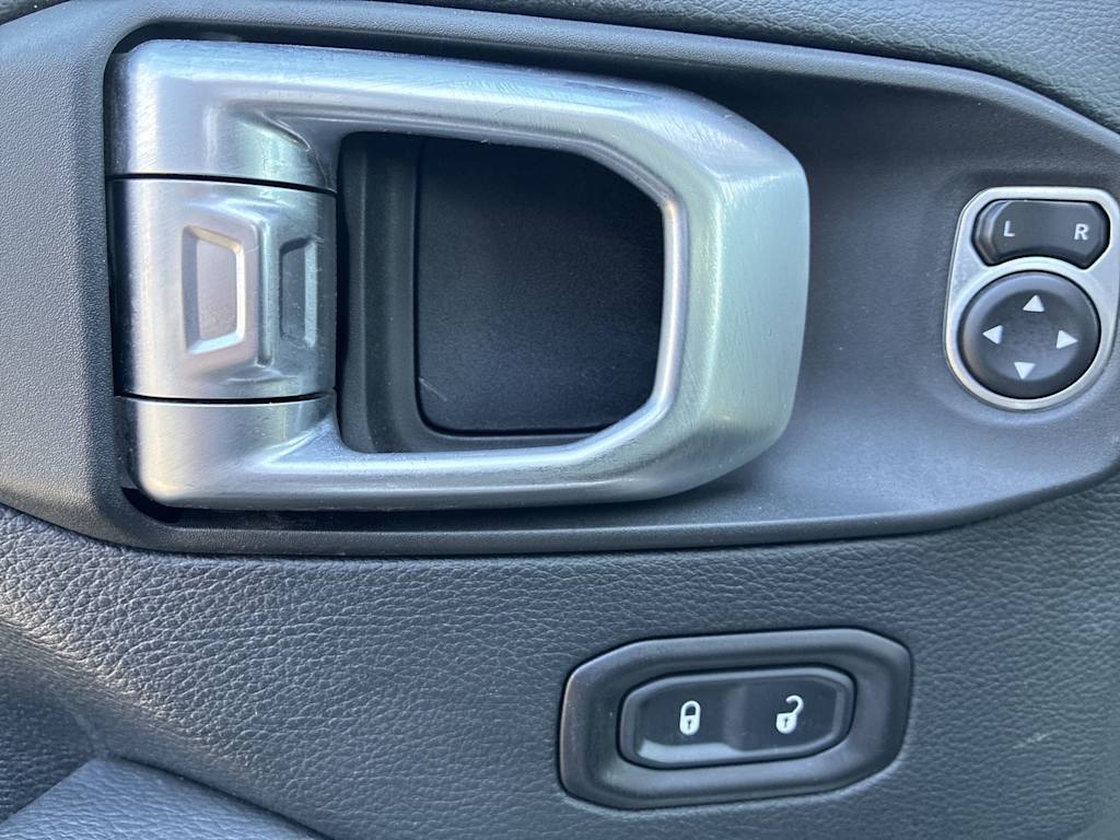 Thumbnail: 2019 Jeep Wrangler - 21