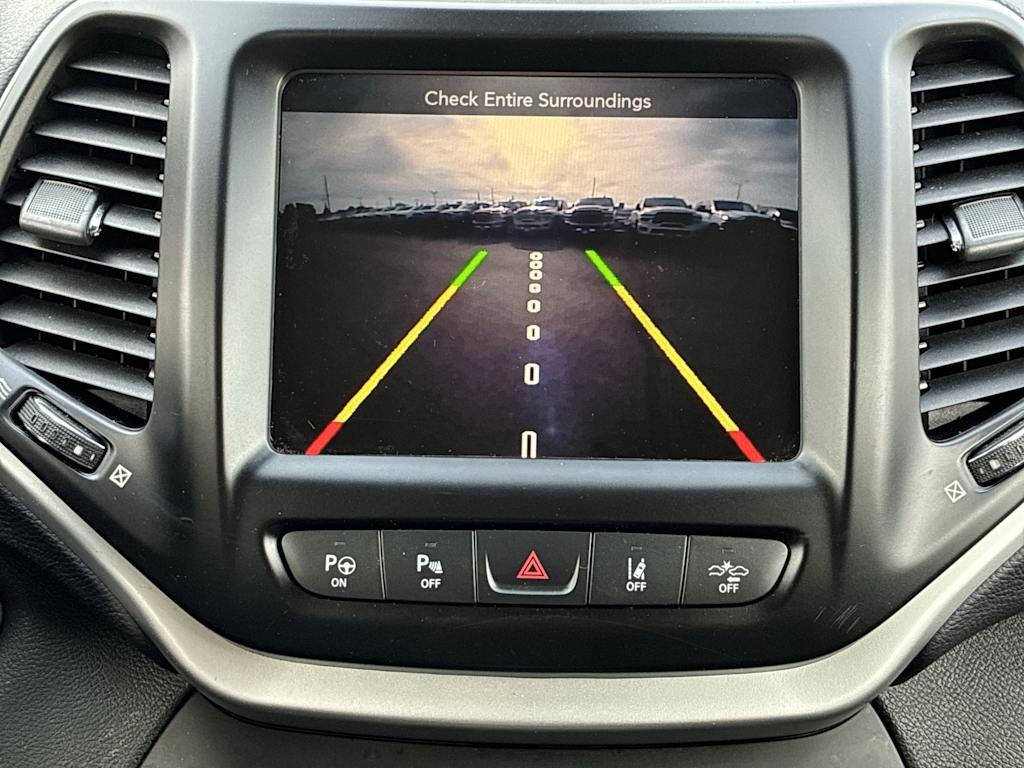 Thumbnail: 2016 Jeep Cherokee - 25