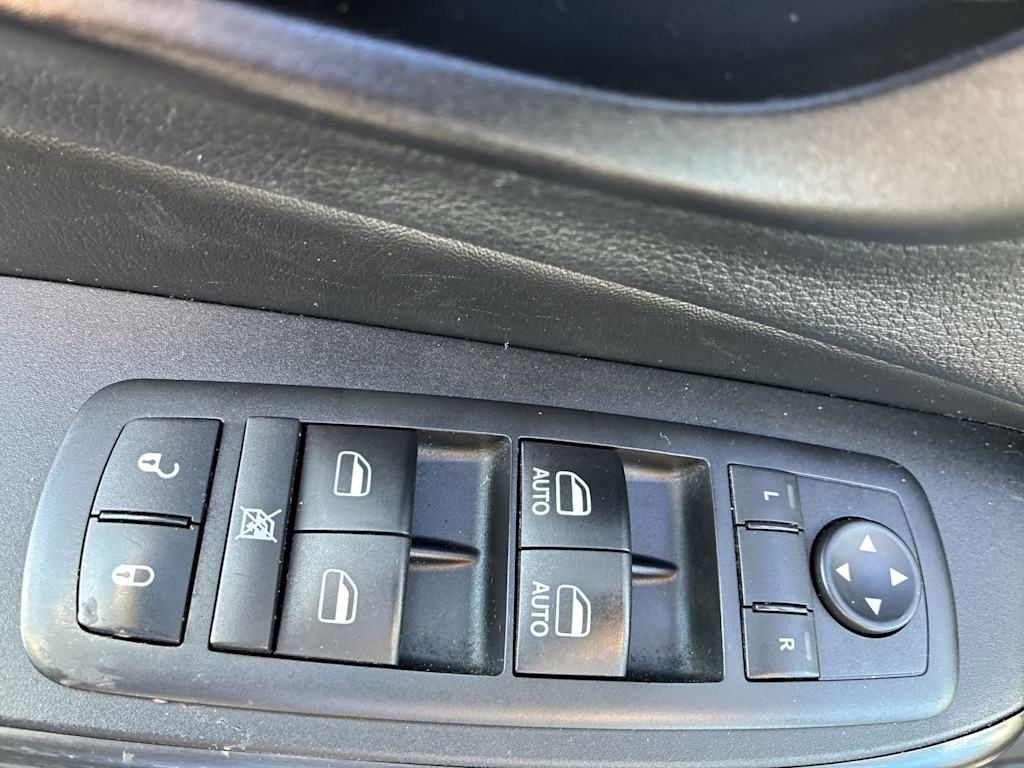 Thumbnail: 2016 Jeep Cherokee - 21