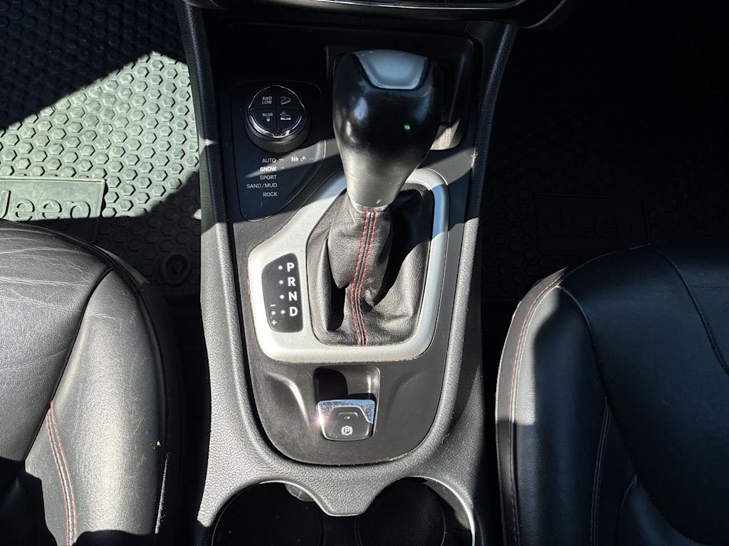 Thumbnail: 2016 Jeep Cherokee - 13