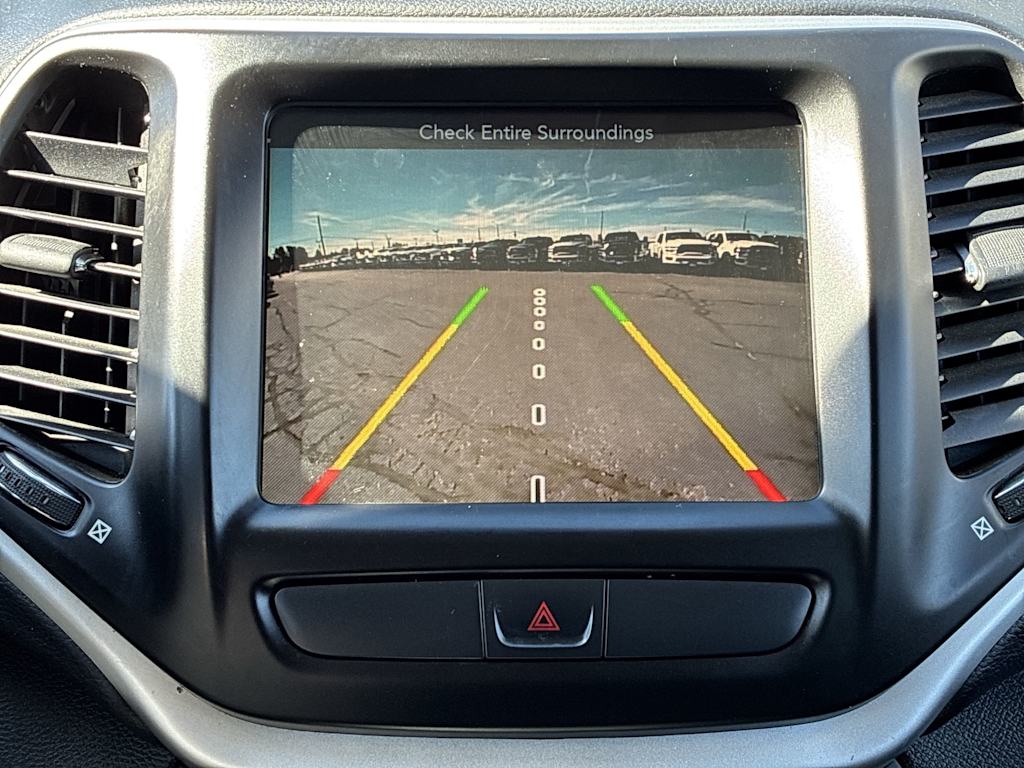 Thumbnail: 2016 Jeep Cherokee - 25