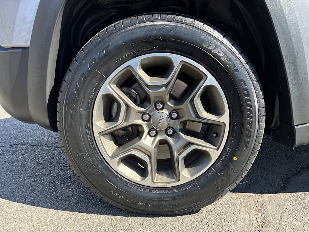 Thumbnail: 2020 Jeep Cherokee - 7