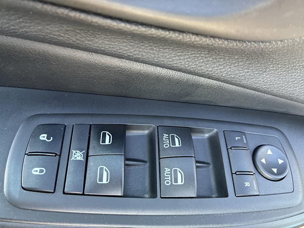 Thumbnail: 2020 Jeep Cherokee - 21