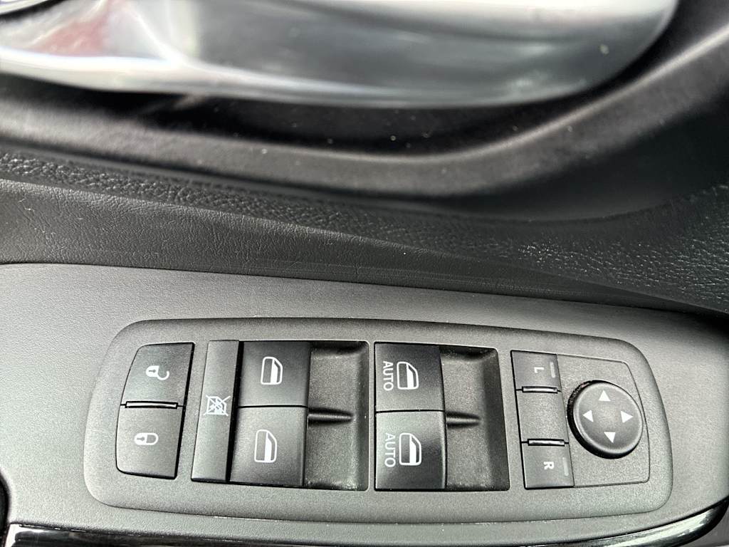 Thumbnail: 2021 Jeep Cherokee - 21