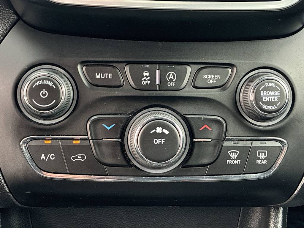 Thumbnail: 2021 Jeep Cherokee - 22